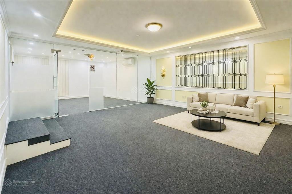 Nguyễn chí thanh  đống đa cho thuê văn phòng 110m cực đẹp giá chỉ 17tr vị trí hot có 102