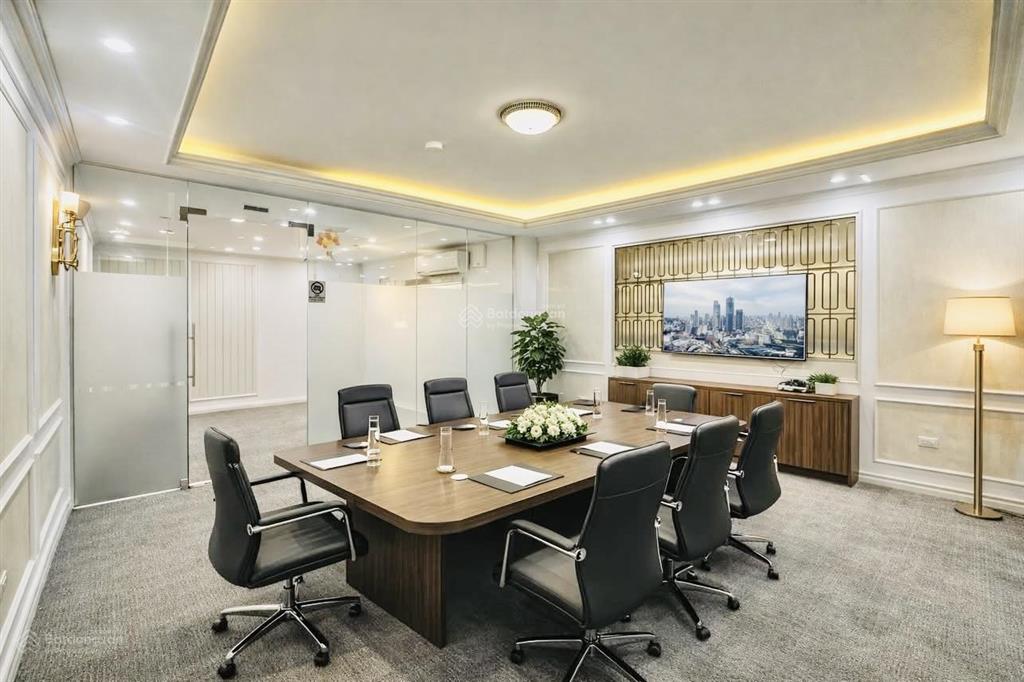 Nguyễn chí thanh  đống đa cho thuê văn phòng 110m cực đẹp giá chỉ 17tr vị trí hot có 102