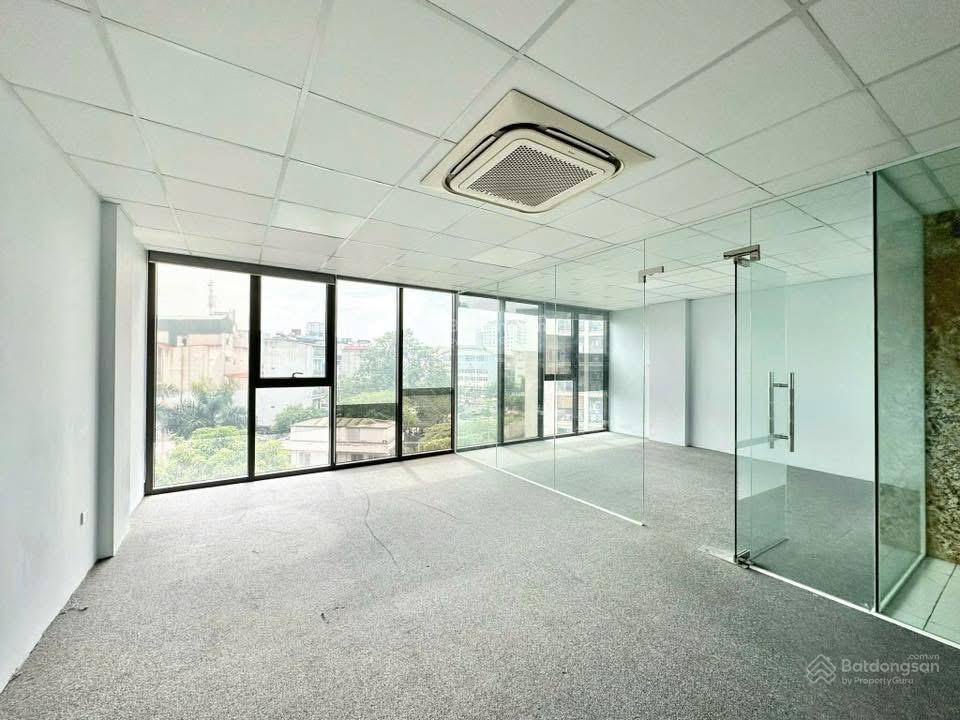 Nguyễn chí thanh  đống đa cho thuê văn phòng 110m cực đẹp giá chỉ 17tr vị trí hot có 102