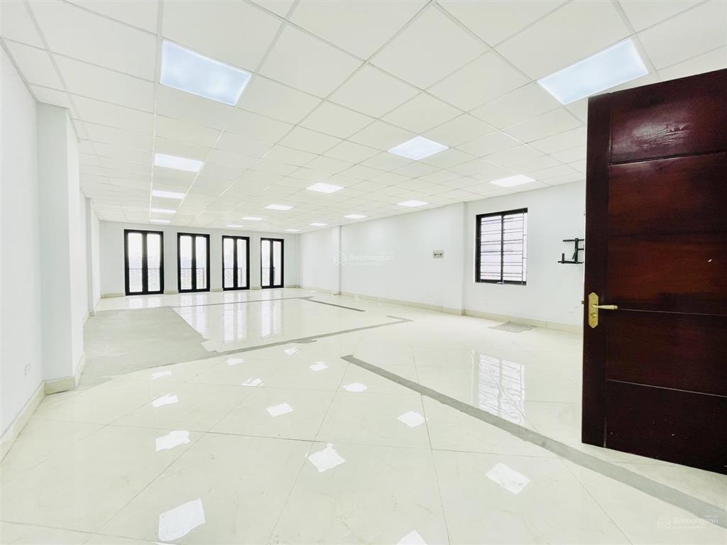 Bóc tem sàn văn phòng full nội thất mặt hồ lê duẩn  đống đa 165m giá cực rẻ chỉ 29tr oto đỗ cửa