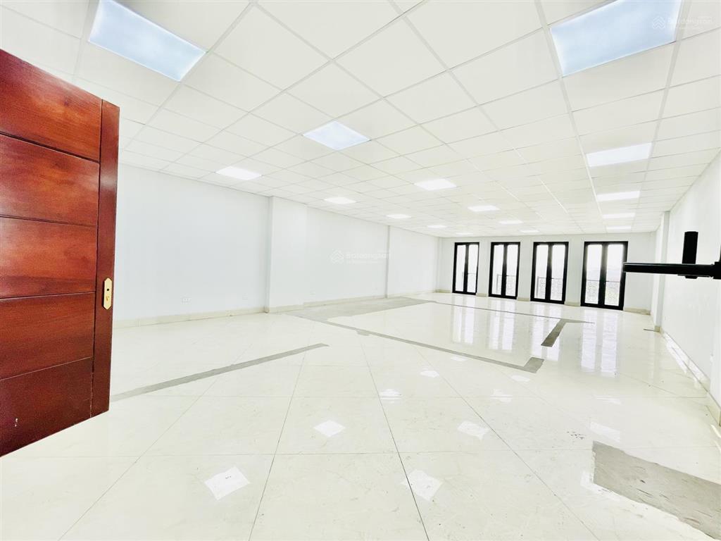 Bóc tem sàn văn phòng full nội thất mặt hồ lê duẩn  đống đa 165m giá cực rẻ chỉ 29tr oto đỗ cửa