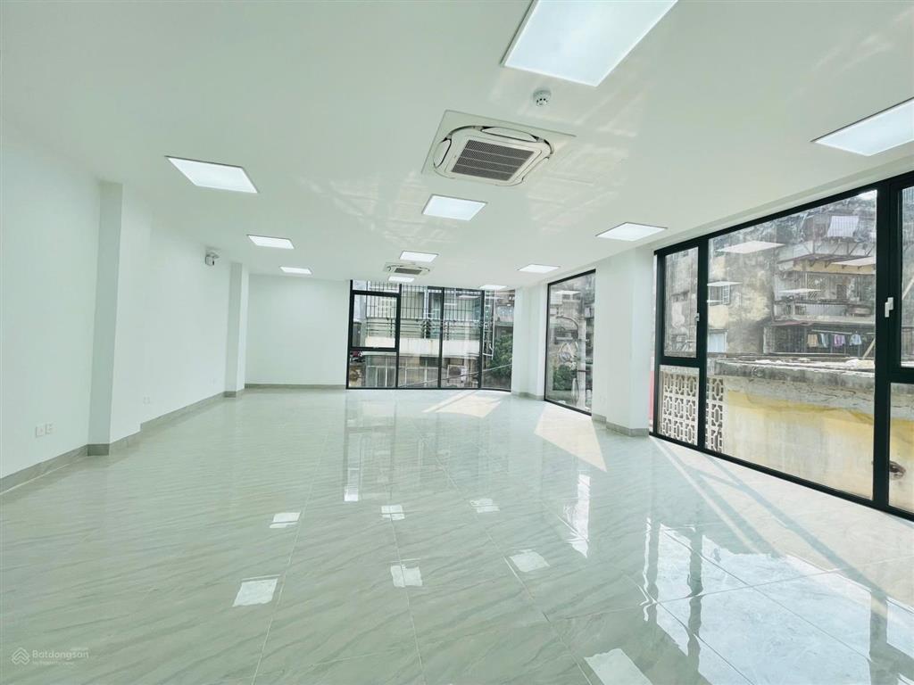 Chính chủ cho thuê sàn mặt phố thái hà  đống đa 110m giá chỉ 17tr chia sẵn phòng họp đẹp keng