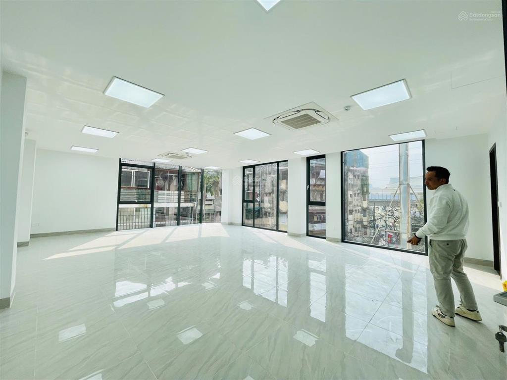 Chính chủ cho thuê sàn mặt phố thái hà  đống đa 110m giá chỉ 17tr chia sẵn phòng họp đẹp keng