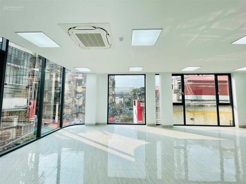 Chính chủ cho thuê sàn mặt phố thái hà  đống đa 110m giá chỉ 17tr chia sẵn phòng họp đẹp keng