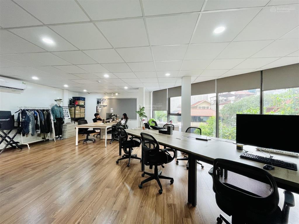 Sang nhượng gấp văn phòng phố hoàng cầu  đống đa 110m2 giá chỉ 16tr đẹp keng ô tô đỗ cửa