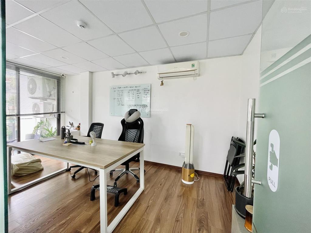 Sang nhượng gấp văn phòng phố hoàng cầu  đống đa 110m2 giá chỉ 16tr đẹp keng ô tô đỗ cửa