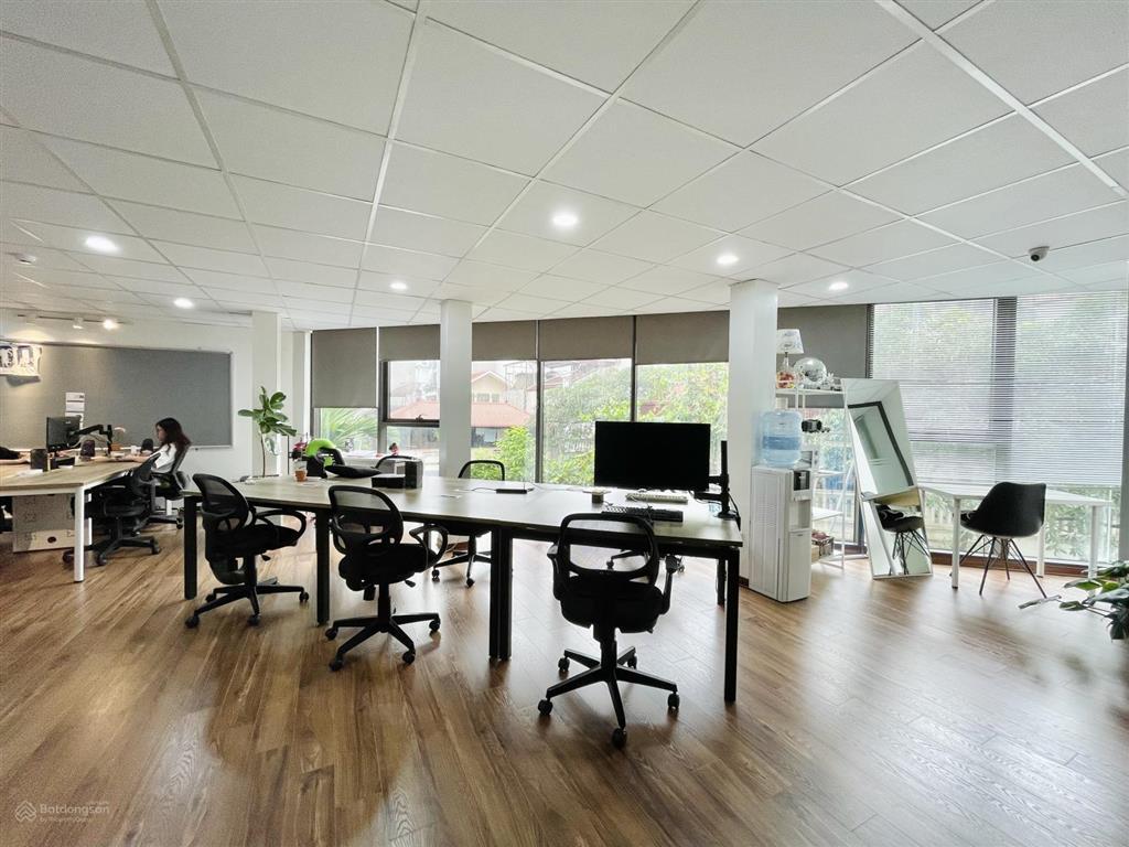 Sang nhượng gấp văn phòng phố hoàng cầu  đống đa 110m2 giá chỉ 16tr đẹp keng ô tô đỗ cửa