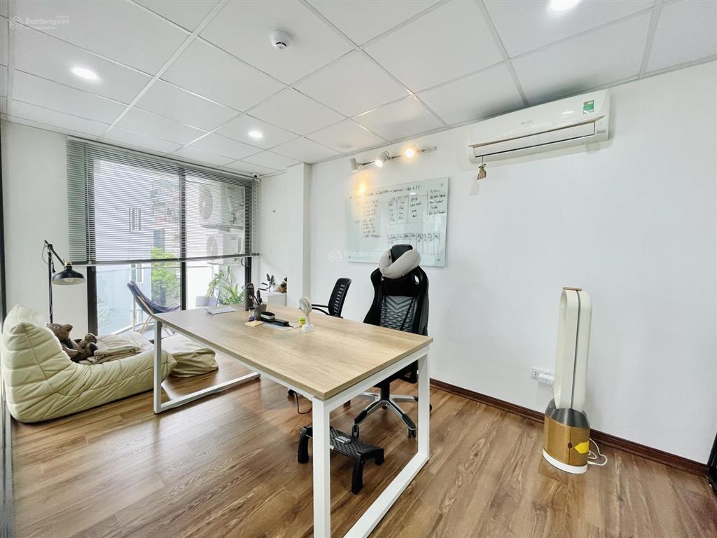 Sang nhượng gấp văn phòng phố hoàng cầu  đống đa 110m2 giá chỉ 16tr đẹp keng ô tô đỗ cửa