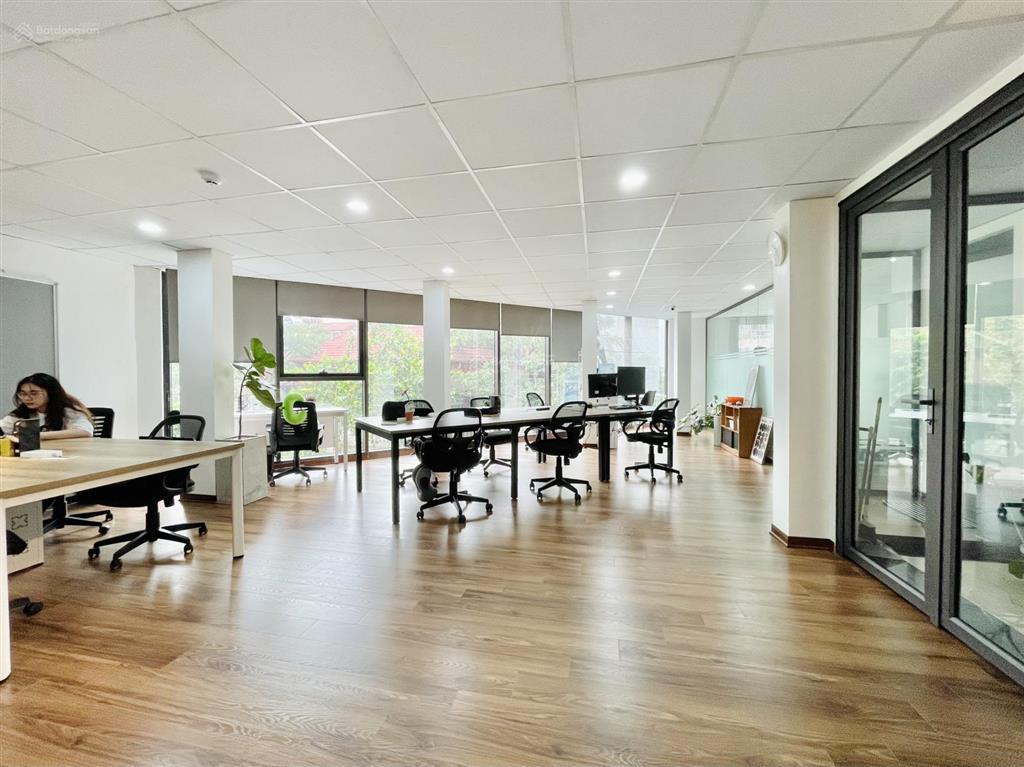 Sang nhượng gấp văn phòng phố hoàng cầu  đống đa 110m2 giá chỉ 16tr đẹp keng ô tô đỗ cửa
