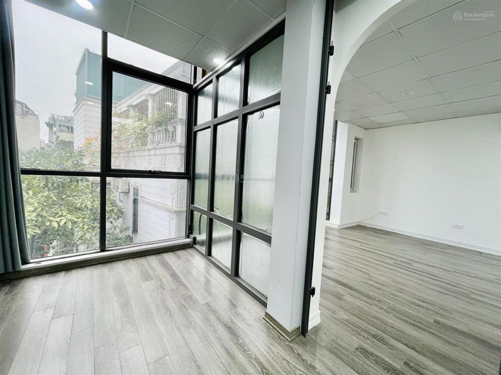 Thái hà  đống đa cho thuê văn phòng 110m giá cực rẻ chỉ 15triệu chia sẵn phòng