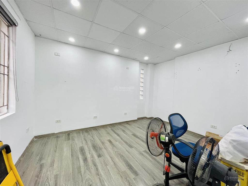 Thái hà  đống đa cho thuê văn phòng 110m giá cực rẻ chỉ 15triệu chia sẵn phòng