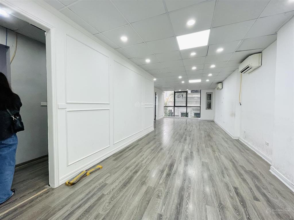 Thái hà  đống đa cho thuê văn phòng 110m giá cực rẻ chỉ 15triệu chia sẵn phòng