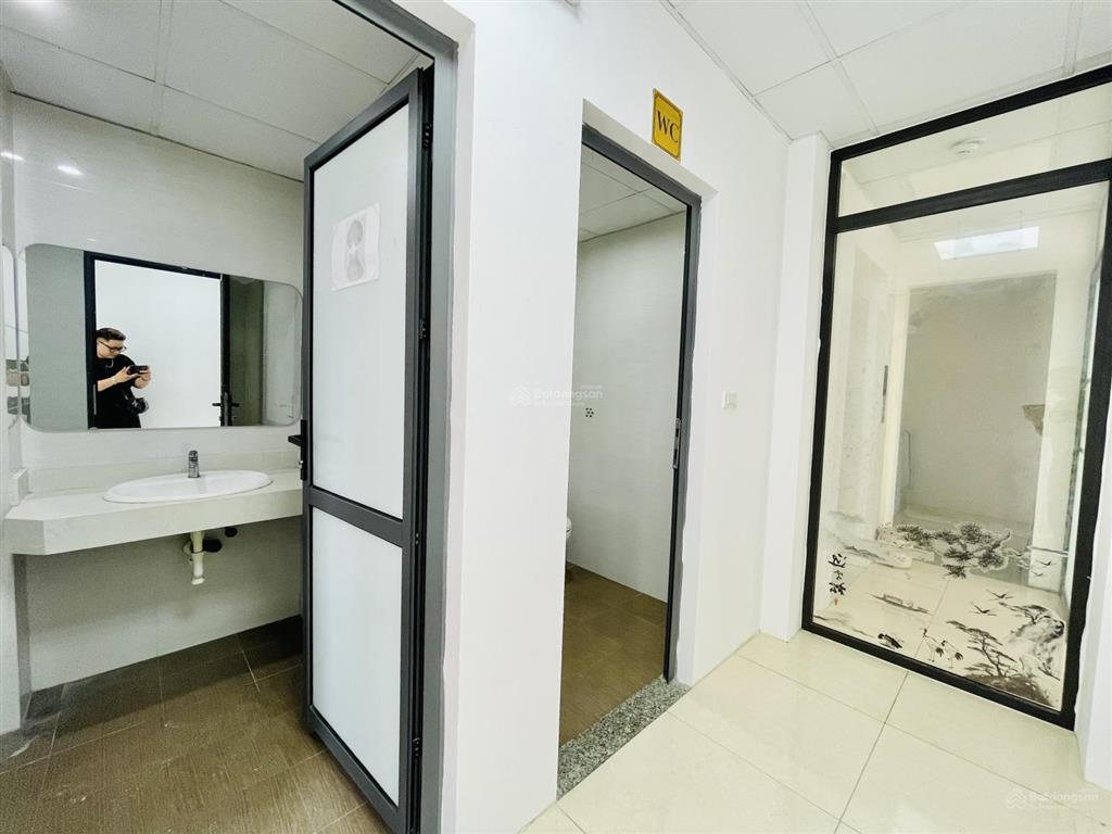 Bóc tem văn phòng đẹp keng phố nguyễn chí thanh 110m giá chỉ 17tr lô góc 3 mặt thoáng oto đỗ cửa