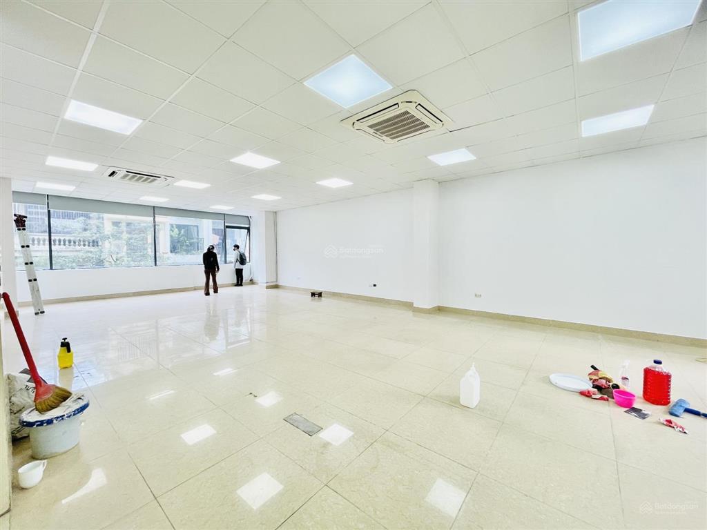 Chính chủ cho thuê văn phòng phố trần quang diệu  hoàng cầu đống đa 120m giá cực rẻ chỉ 19triệu