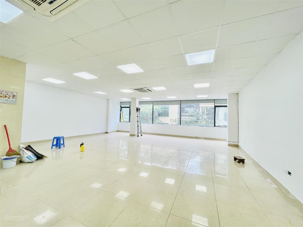 Chính chủ cho thuê văn phòng phố trần quang diệu  hoàng cầu đống đa 120m giá cực rẻ chỉ 19triệu