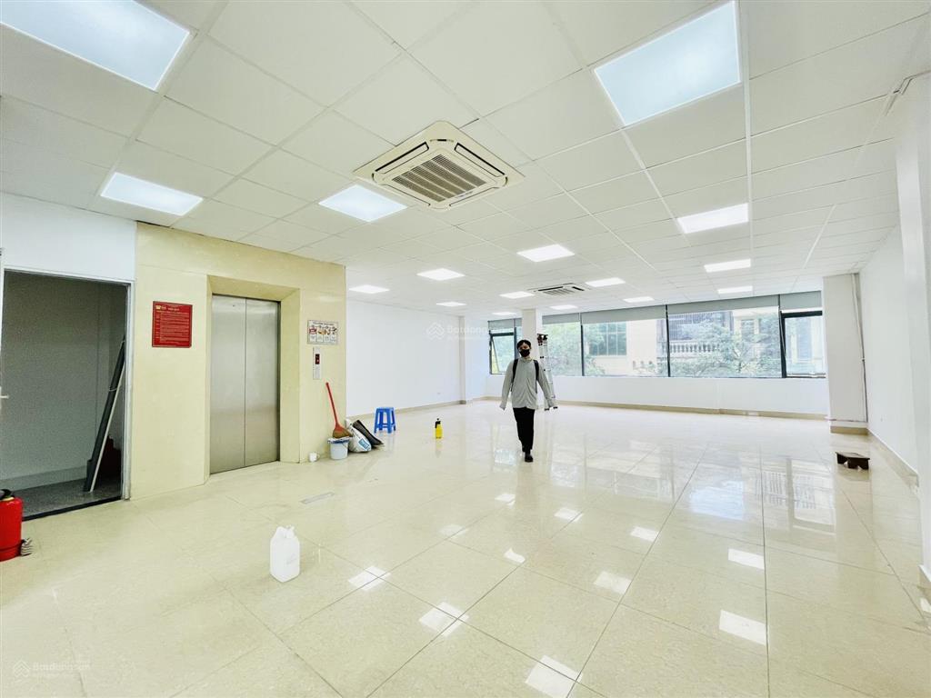 Chính chủ cho thuê văn phòng phố trần quang diệu  hoàng cầu đống đa 120m giá cực rẻ chỉ 19triệu
