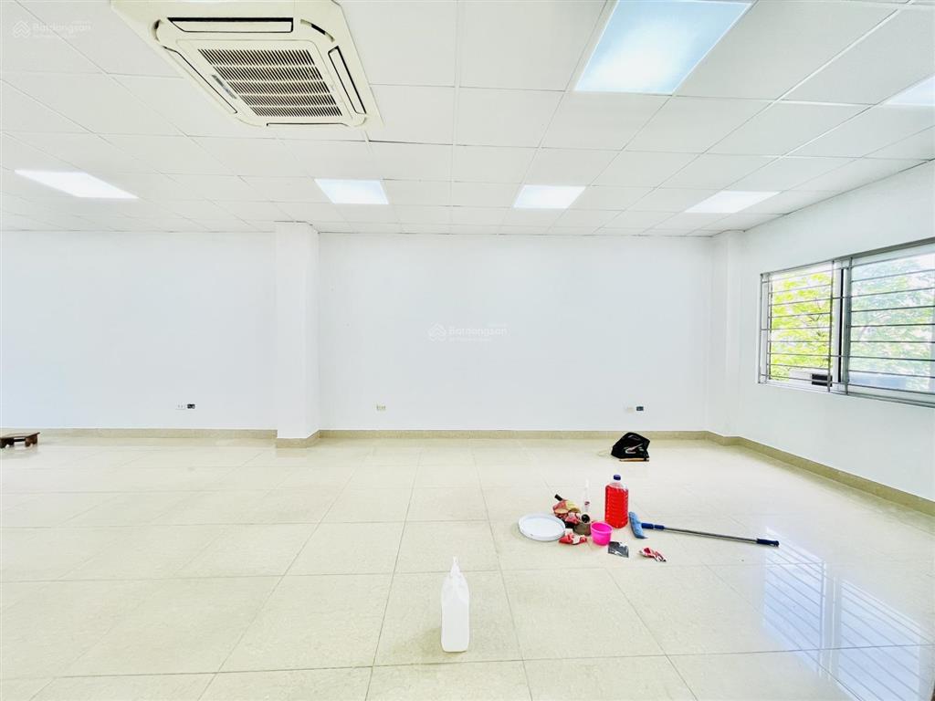 Chính chủ cho thuê văn phòng phố trần quang diệu  hoàng cầu đống đa 120m giá cực rẻ chỉ 19triệu