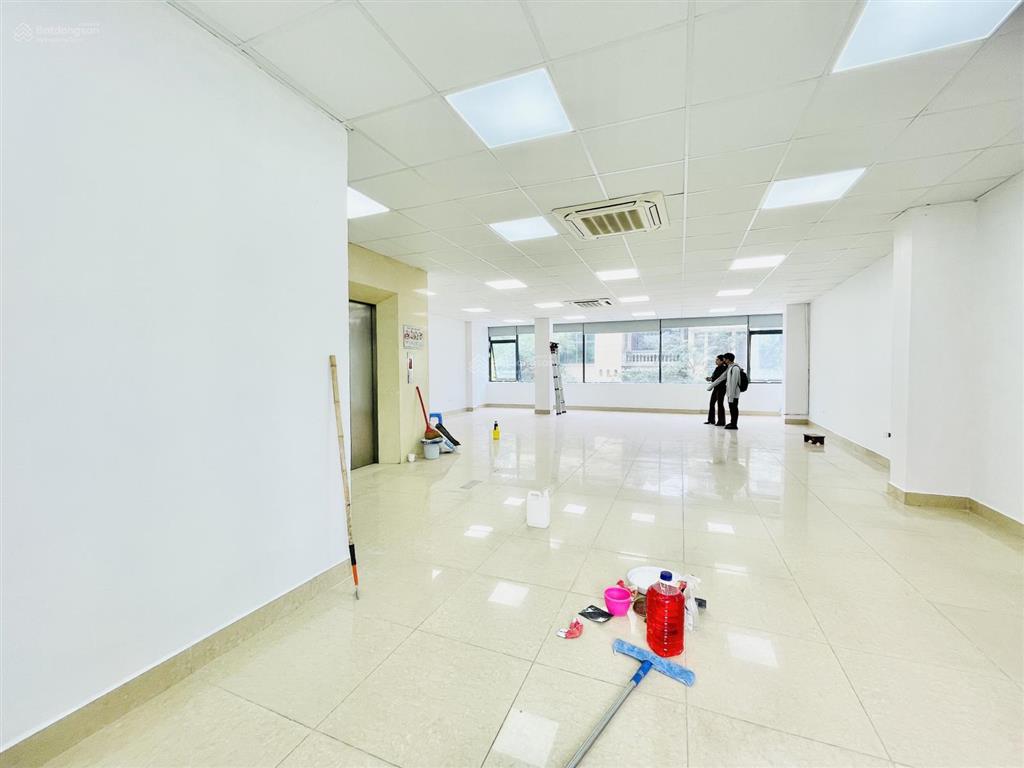 Chính chủ cho thuê văn phòng phố trần quang diệu  hoàng cầu đống đa 120m giá cực rẻ chỉ 19triệu