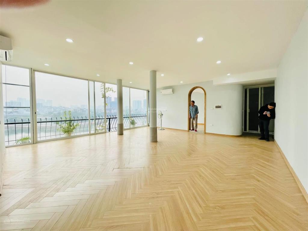 Sàn văn phòng 120m view hồ hoàng cầu đẹp keng giá chỉ 24tr chia sẵn phòng , oto đỗ cửa