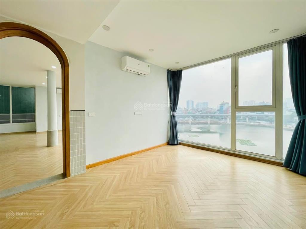 Sàn văn phòng 120m view hồ hoàng cầu đẹp keng giá chỉ 24tr chia sẵn phòng , oto đỗ cửa