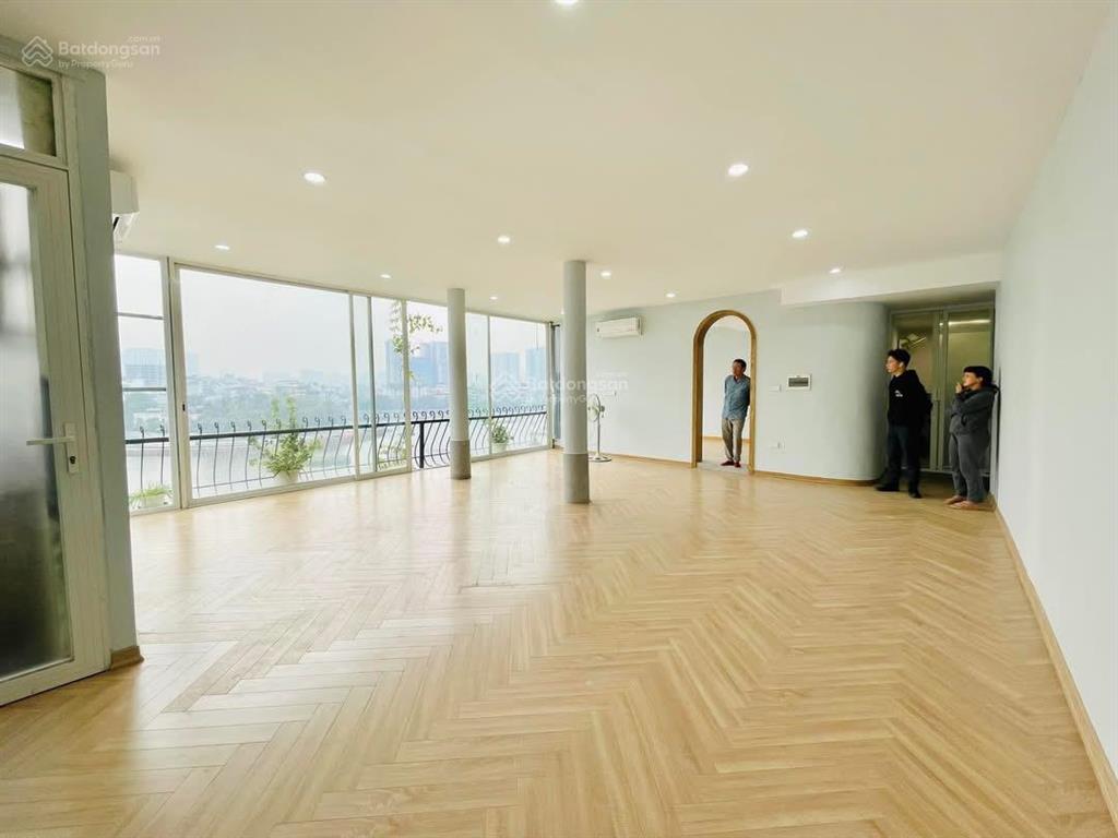 Sàn văn phòng 120m view hồ hoàng cầu đẹp keng giá chỉ 24tr chia sẵn phòng , oto đỗ cửa