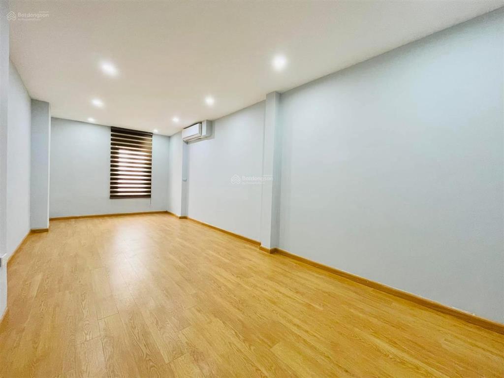 Sàn văn phòng 120m view hồ hoàng cầu đẹp keng giá chỉ 24tr chia sẵn phòng , oto đỗ cửa