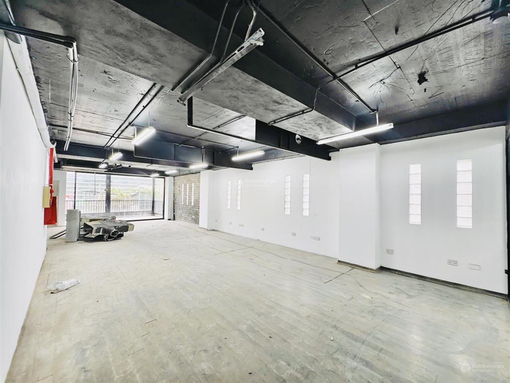 Cho thuê văn phòng , studio phố hoàng cầu  trần quang diệu 125m giá rẻ chỉ 20tr free dịch vụ