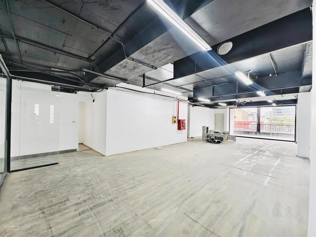 Cho thuê văn phòng , studio phố hoàng cầu  trần quang diệu 125m giá rẻ chỉ 20tr free dịch vụ