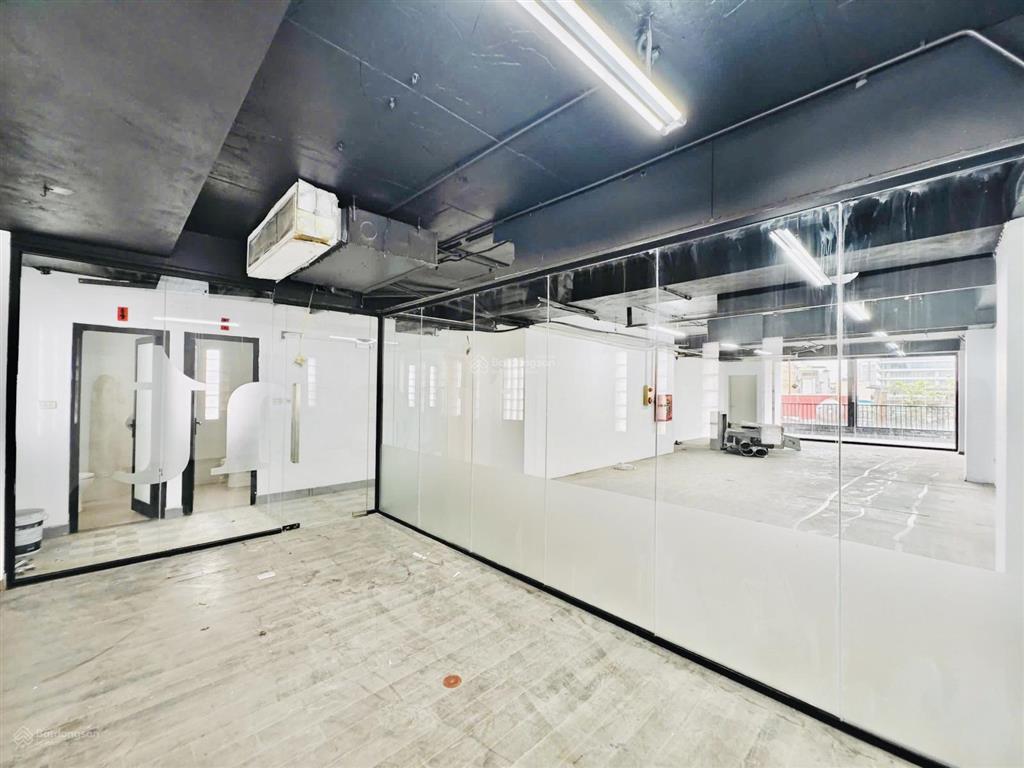 Cho thuê văn phòng , studio phố hoàng cầu  trần quang diệu 125m giá rẻ chỉ 20tr free dịch vụ