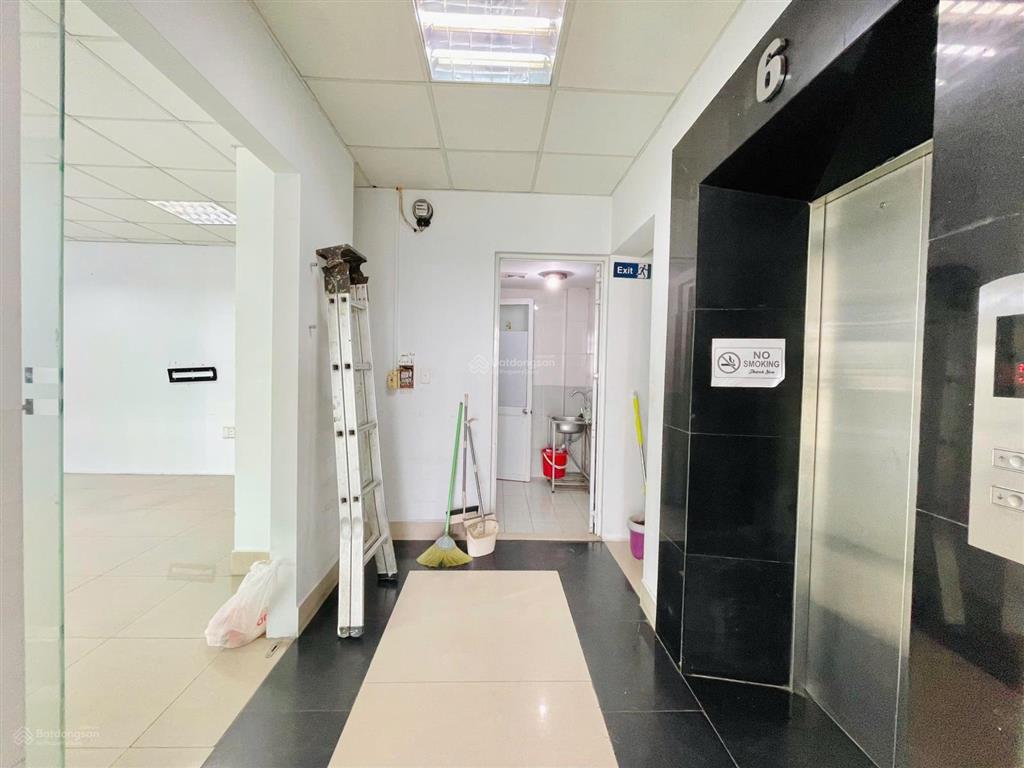 Sàn văn phòng đẹp keng phố láng hạ đống đa 145m2 chia sẵn phòng giá chỉ 23tr free để xe, ôtô đỗ cửa