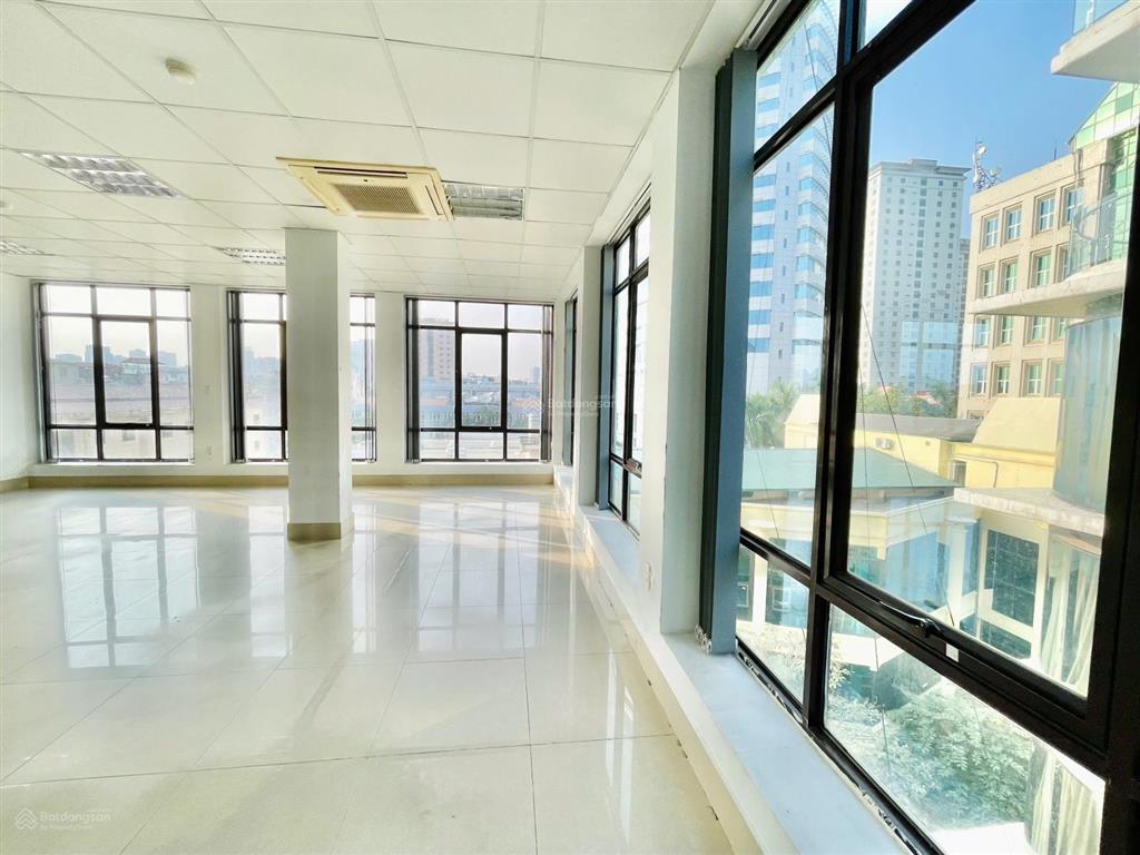 Sàn văn phòng đẹp keng phố láng hạ đống đa 145m2 chia sẵn phòng giá chỉ 23tr free để xe, ôtô đỗ cửa
