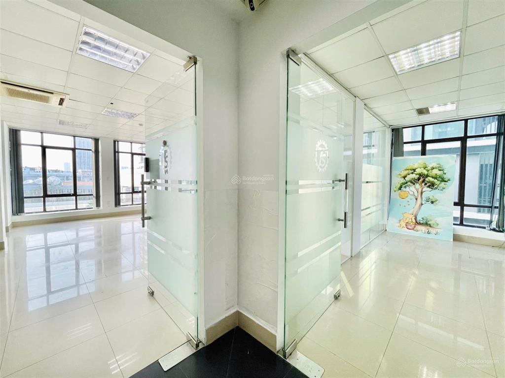 Sàn văn phòng đẹp keng phố láng hạ đống đa 145m2 chia sẵn phòng giá chỉ 23tr free để xe, ôtô đỗ cửa
