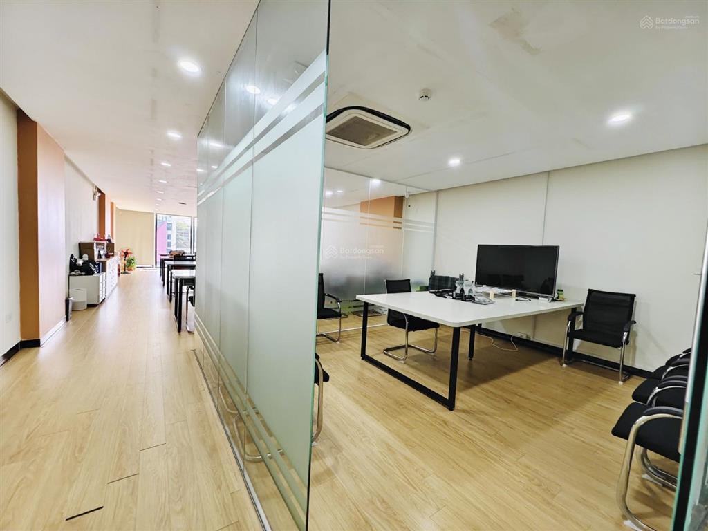 Sàn văn phòng đẹp keng phố hoàng cầu  đống đa 220m2 giá cực rẻ chỉ 38tr đầy đủ pccc vị trí vàng kd