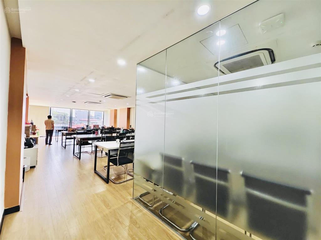Sàn văn phòng đẹp keng phố hoàng cầu  đống đa 220m2 giá cực rẻ chỉ 38tr đầy đủ pccc vị trí vàng kd
