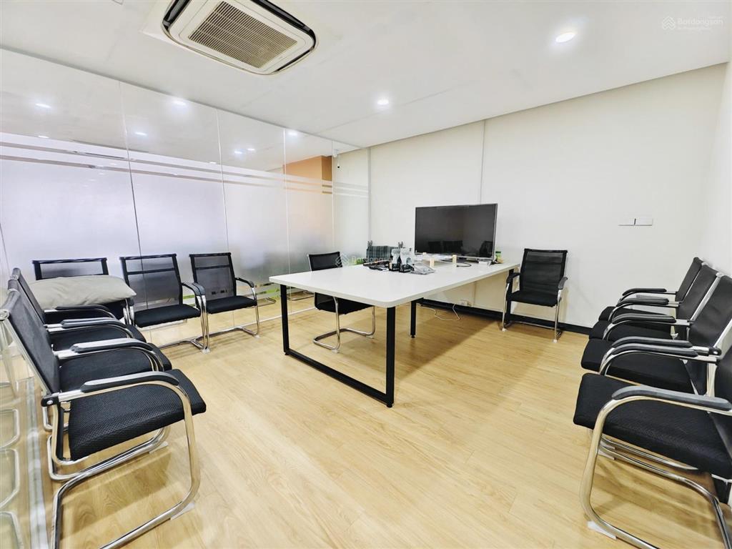 Sàn văn phòng đẹp keng phố hoàng cầu  đống đa 220m2 giá cực rẻ chỉ 38tr đầy đủ pccc vị trí vàng kd