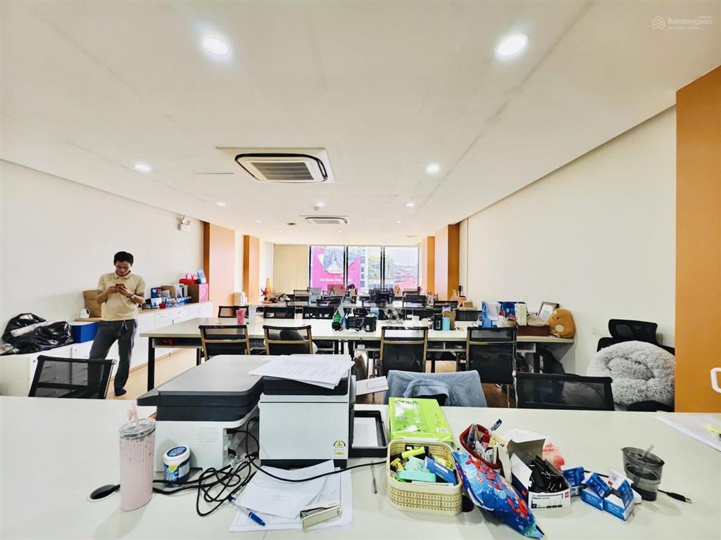 Sàn văn phòng đẹp keng phố hoàng cầu  đống đa 220m2 giá cực rẻ chỉ 38tr đầy đủ pccc vị trí vàng kd