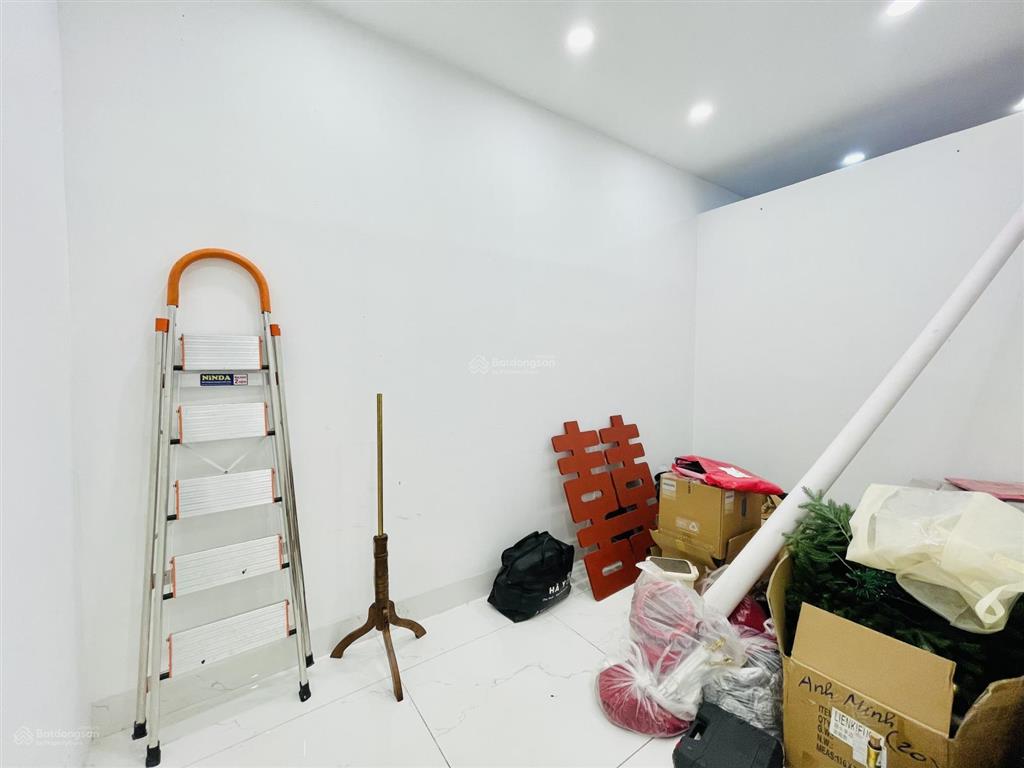 Chính chủ cho thuê sàn 120m mặt phố xã đàn  đống đa nhà mới keng chỉ 18tr free để xe