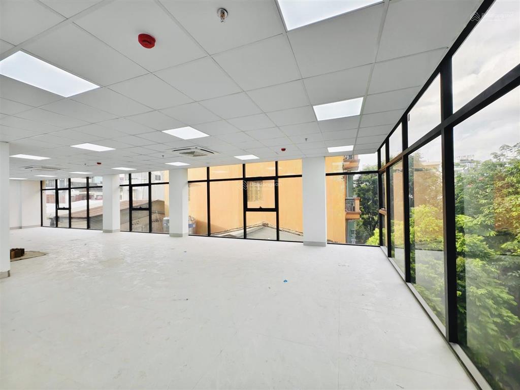 Hoàng cầu  đống đa cho thuê văn phòng 135m giá tốt chỉ 25tr mới keng