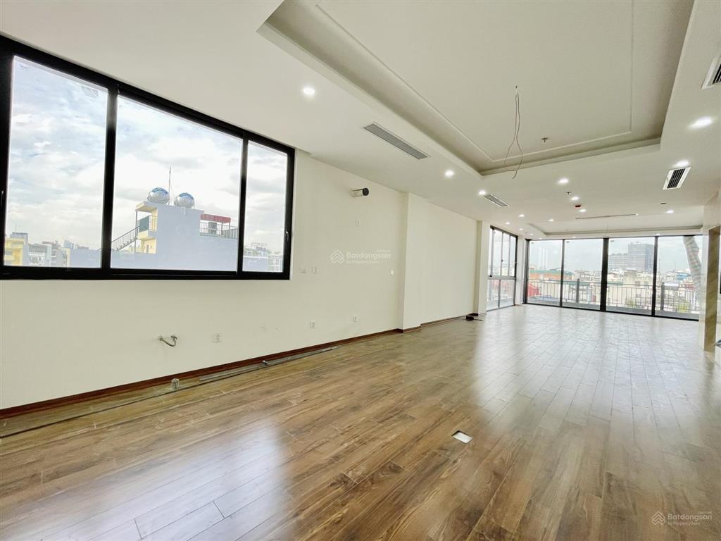 Hoàng cầu  đống đa cho thuê văn phòng 135m giá tốt chỉ 25tr mới keng