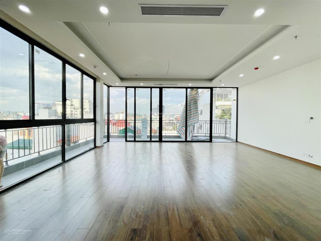 Hoàng cầu  đống đa cho thuê văn phòng 135m giá tốt chỉ 25tr mới keng
