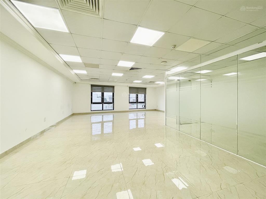 Láng hạ  đống đa cho thuê văn phòng 110m cực đẹp mới giá chỉ 18tr ô tô đỗ cửa free
