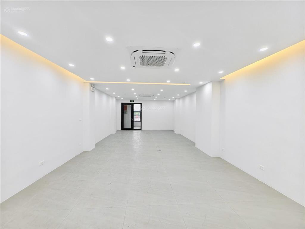 Mặt phố thái hà  đống đa bóc tem cho thuê văn phòng 120m giá cực rẻ chỉ 18tr đầy đủ pccc