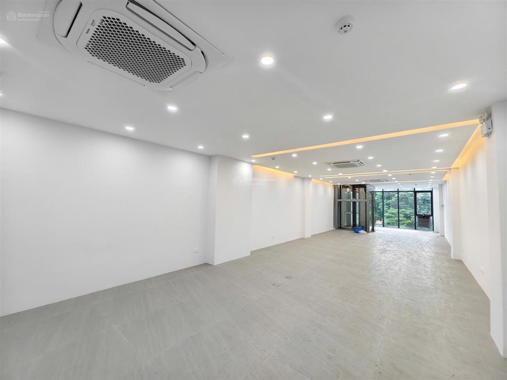 Mặt phố thái hà  đống đa bóc tem cho thuê văn phòng 120m giá cực rẻ chỉ 18tr đầy đủ pccc