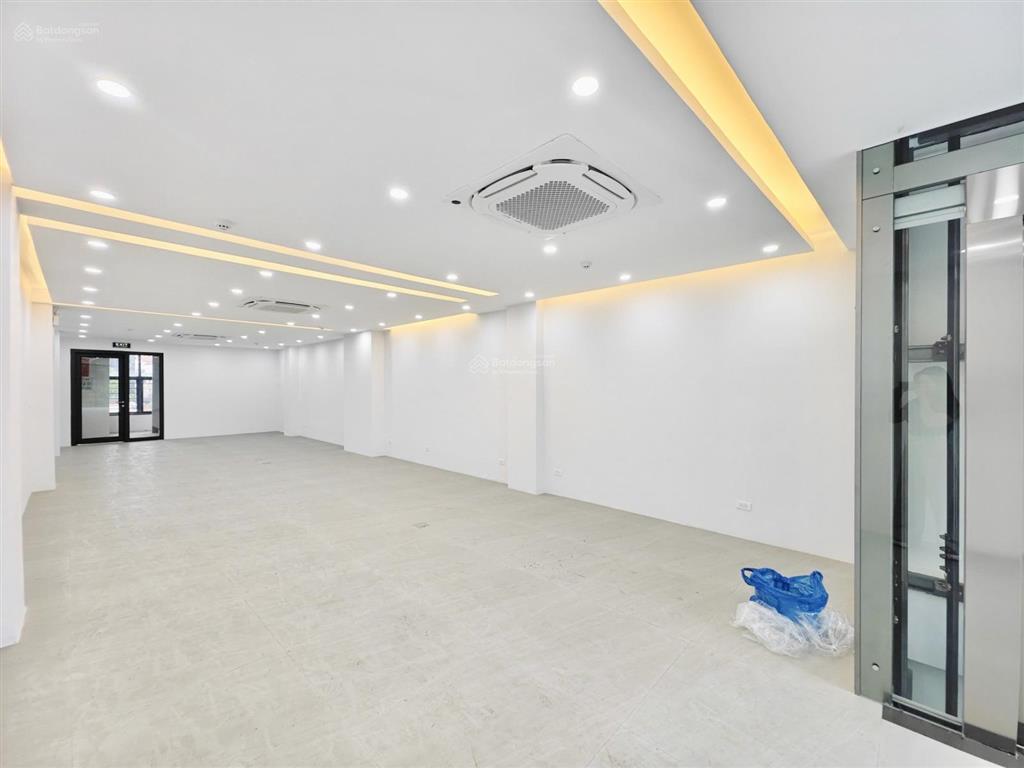 Mặt phố thái hà  đống đa bóc tem cho thuê văn phòng 120m giá cực rẻ chỉ 18tr đầy đủ pccc