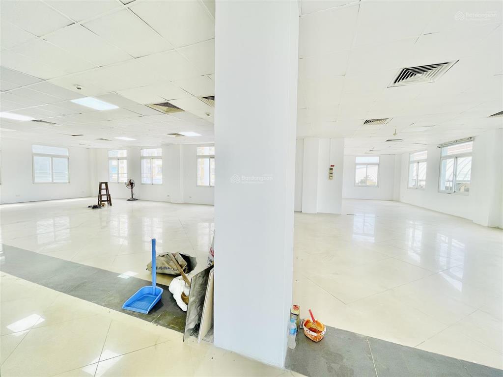 Sàn văn phòng đẹp keng mặt phố hoàng cầu  đống đa 220m2 giá cực rẻ chỉ 45tr miễn phí dịch vụ