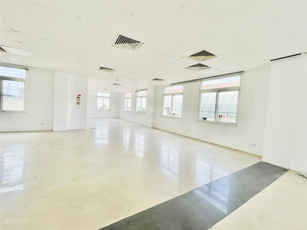Sàn văn phòng đẹp keng mặt phố hoàng cầu  đống đa 220m2 giá cực rẻ chỉ 45tr miễn phí dịch vụ