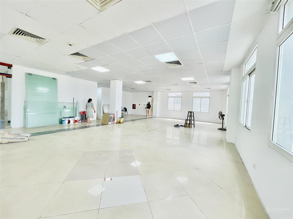 Sàn văn phòng đẹp keng mặt phố hoàng cầu  đống đa 220m2 giá cực rẻ chỉ 45tr miễn phí dịch vụ
