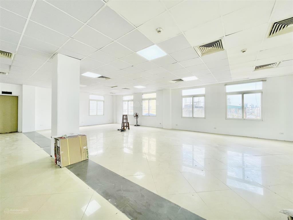 Sàn văn phòng đẹp keng mặt phố hoàng cầu  đống đa 220m2 giá cực rẻ chỉ 45tr miễn phí dịch vụ