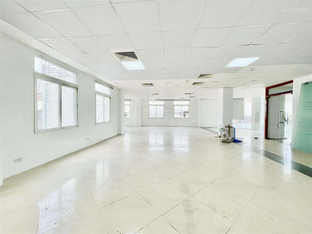 Sàn văn phòng đẹp keng mặt phố hoàng cầu  đống đa 220m2 giá cực rẻ chỉ 45tr miễn phí dịch vụ