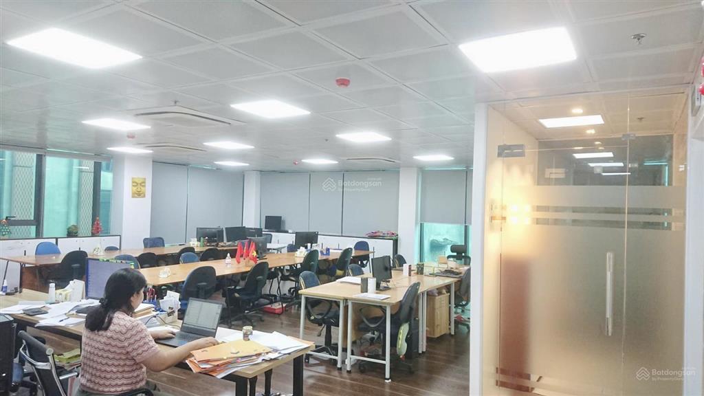 Văn phòng full nội thất ngay vincom phạm ngọc thạch  đống đa 165m2 giá chỉ nhỉnh 30triệu/th